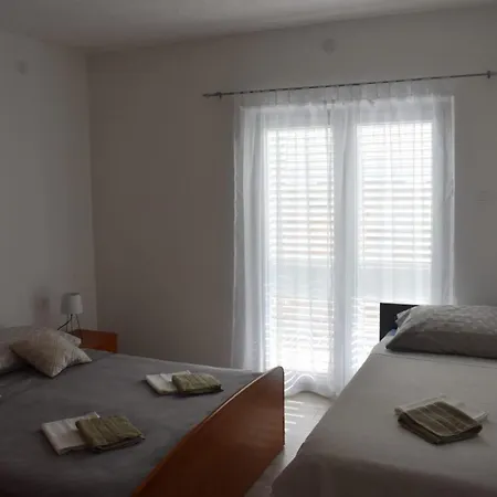 Doris - Entire Floor & Sea View Apartment *