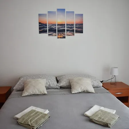 Doris - Entire Floor & Sea View Apartment Gradac (Split-Dalmatia)