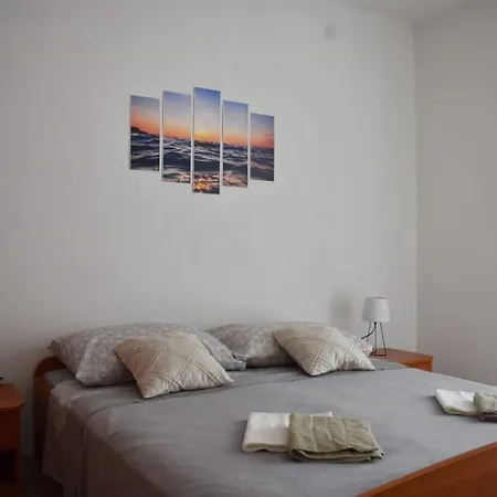Apartment Doris - Entire Floor & Sea View Gradac (Split-Dalmatia)