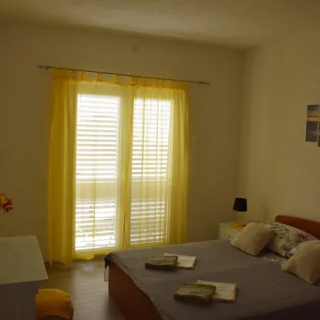 Doris - Entire Floor & Sea View Apartment Gradac (Split-Dalmatia)