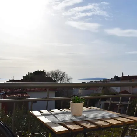 Apartment Doris - Entire Floor & Sea View Gradac (Split-Dalmatia)