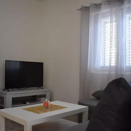 Doris - Entire Floor & Sea View Apartment Gradac (Split-Dalmatia)