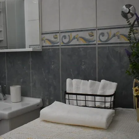 Doris - Entire Floor & Sea View * Gradac (Split-Dalmatia)