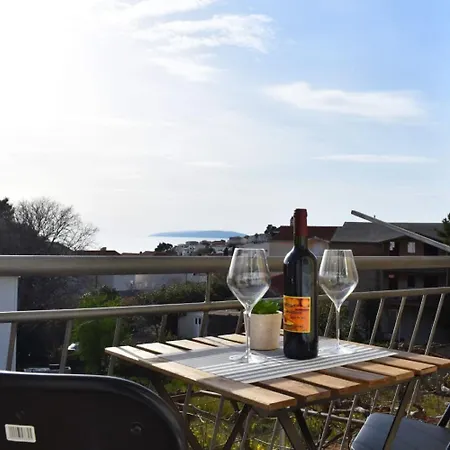Doris - Entire Floor & Sea View Gradac (Split-Dalmatia)